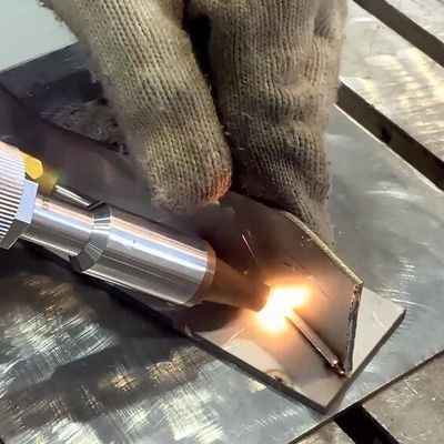 Metal SS 1000w 1500w 2000w Laser Welding Machine Purple Horn 3mm